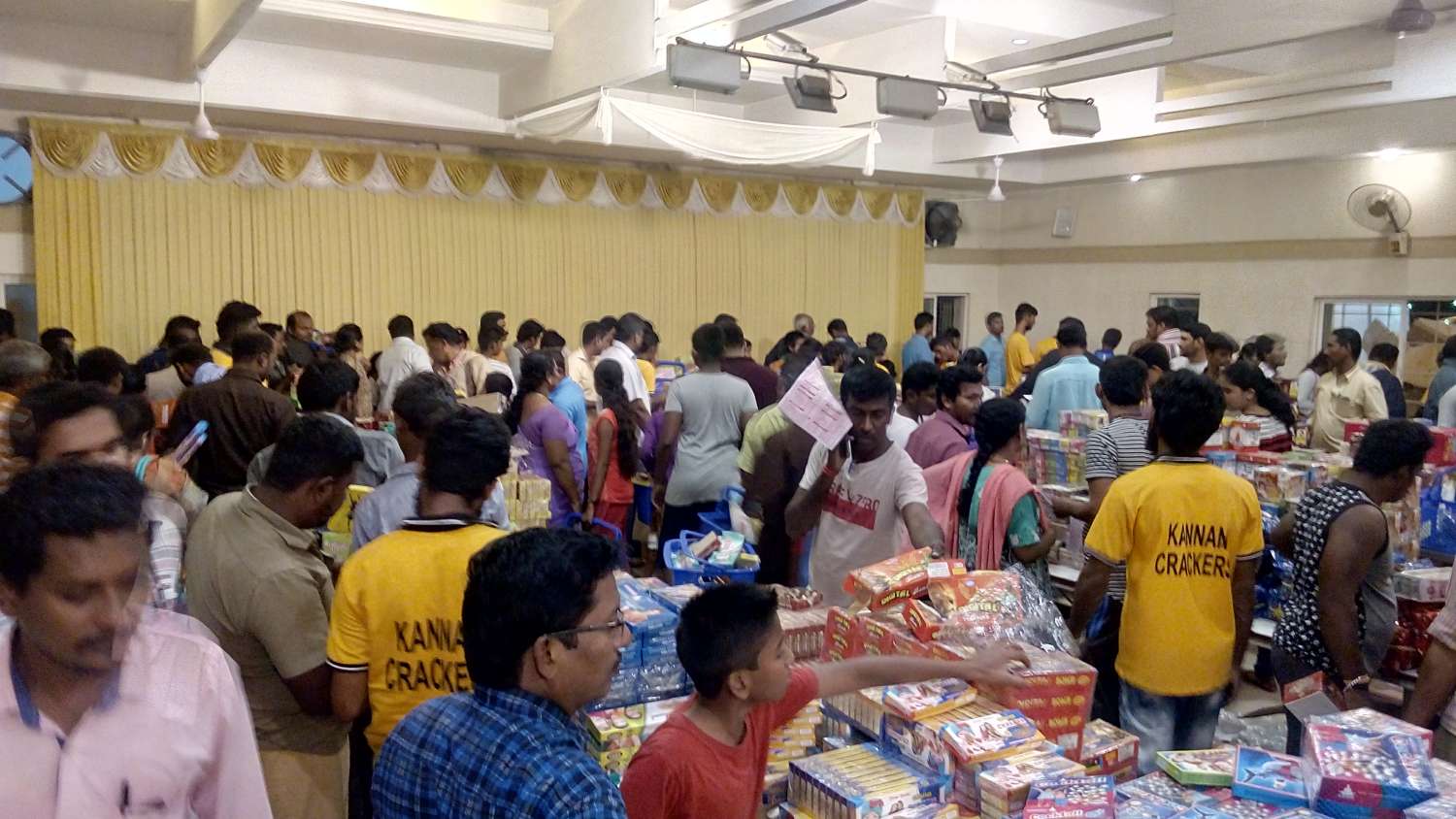 Cheap hall for meetings, parties, and exhibitions